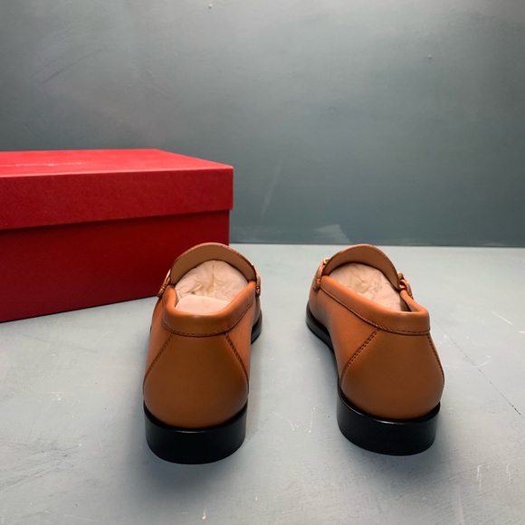 Salvatore Ferragamo Women’s reversible Rolo Gancini Loafers - Picture 9 of 10